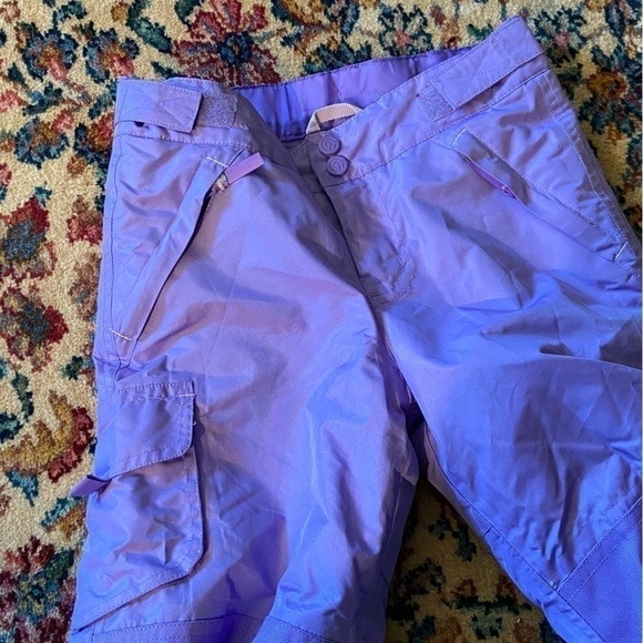 Champion snow pants in lilac. Elastic cuffs keep snow out; reinforced butt. - Picture 9 of 11